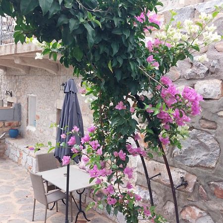 200 Year Old 'Kamara Suite' With Private Garden Pyrgos Dirou ภายนอก รูปภาพ