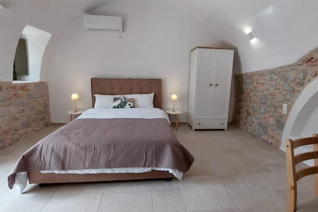 200 Year Old 'Kamara Suite' With Private Garden Pyrgos Dirou ภายนอก รูปภาพ